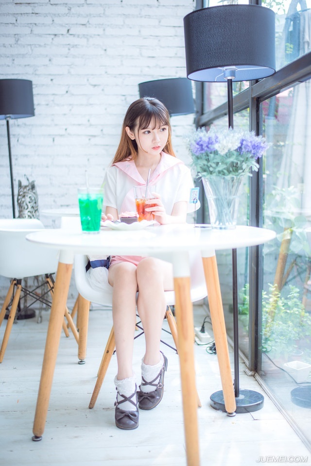 “他让你带上主力前往成都与他汇合。”邓贤苦笑道。